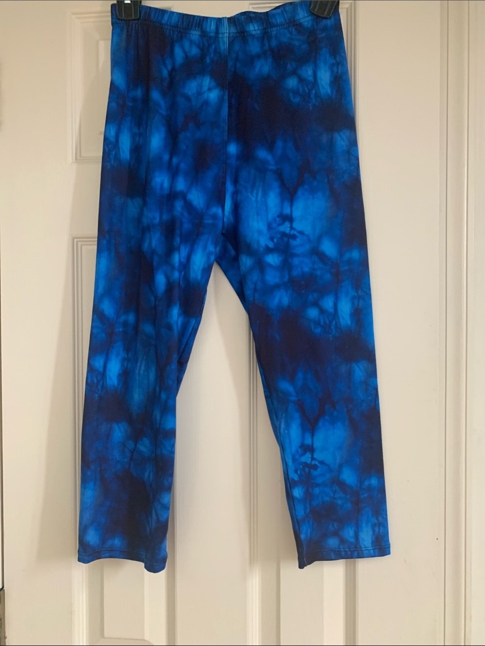 VIV Collection Blue and Black Tie-Dye Women’s Capri length Leggings